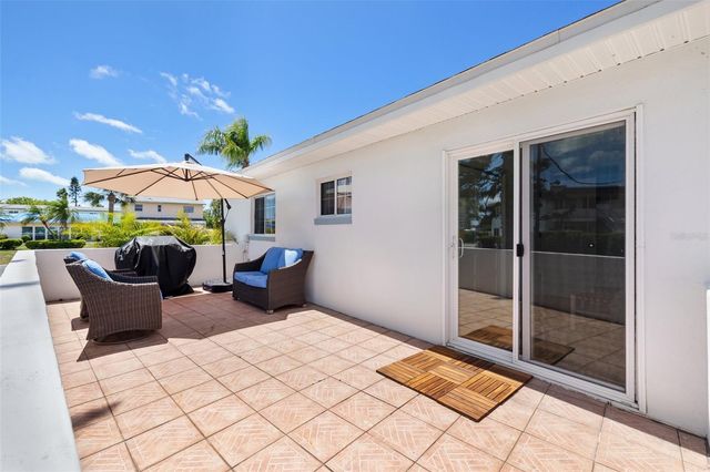 11225 2ND STREET E, Treasure Island, FL 33706