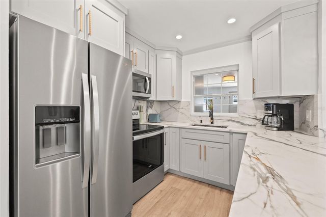 11225 2ND STREET E, Treasure Island, FL 33706