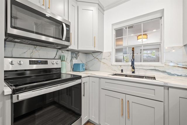 11225 2ND STREET E, Treasure Island, FL 33706