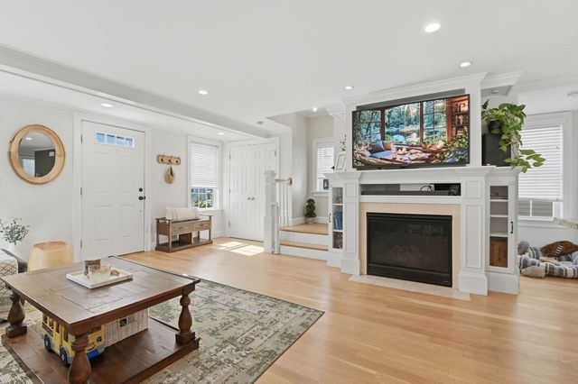 110 Charles St, Quincy, MA 02169