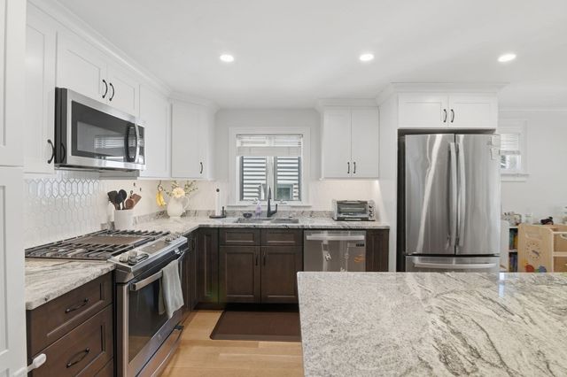 110 Charles St, Quincy, MA 02169