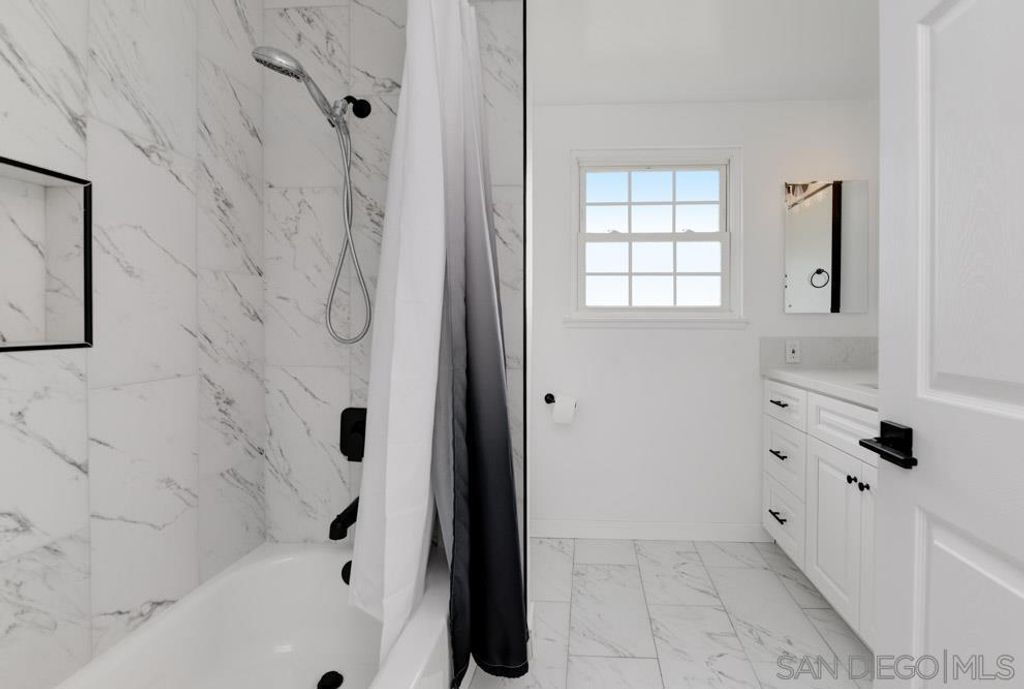 Image 11 of property listing at 12415 Horado Road, San Diego, CA 92128