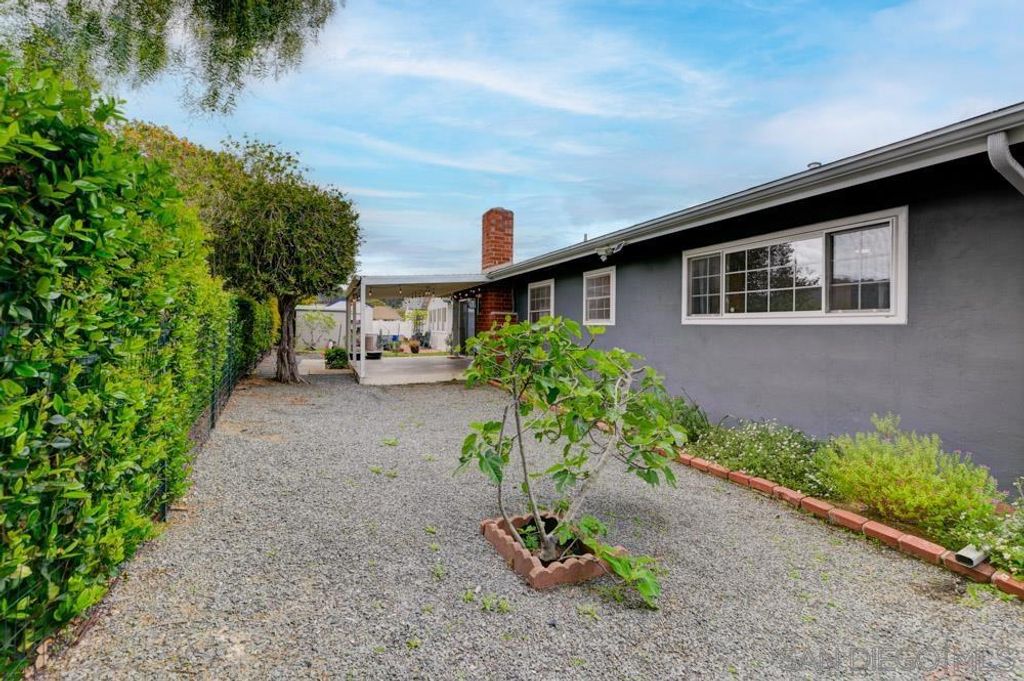 Image 14 of property listing at 12415 Horado Road, San Diego, CA 92128