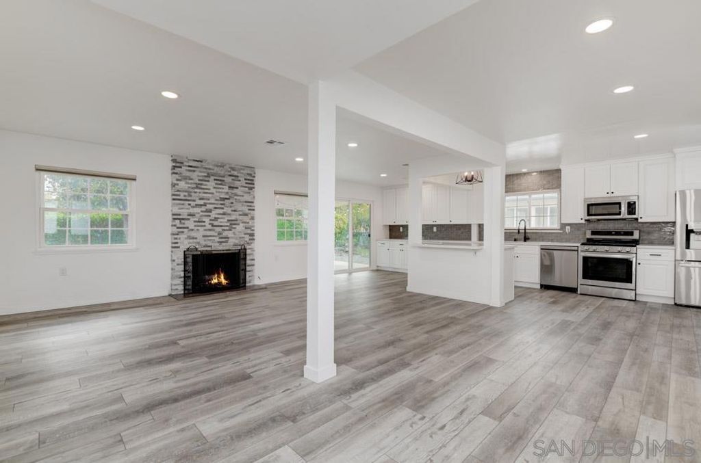 Image 2 of property listing at 12415 Horado Road, San Diego, CA 92128