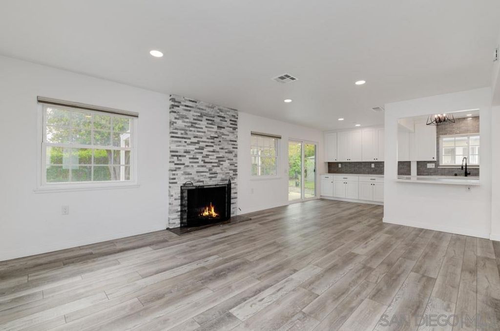 Image 3 of property listing at 12415 Horado Road, San Diego, CA 92128