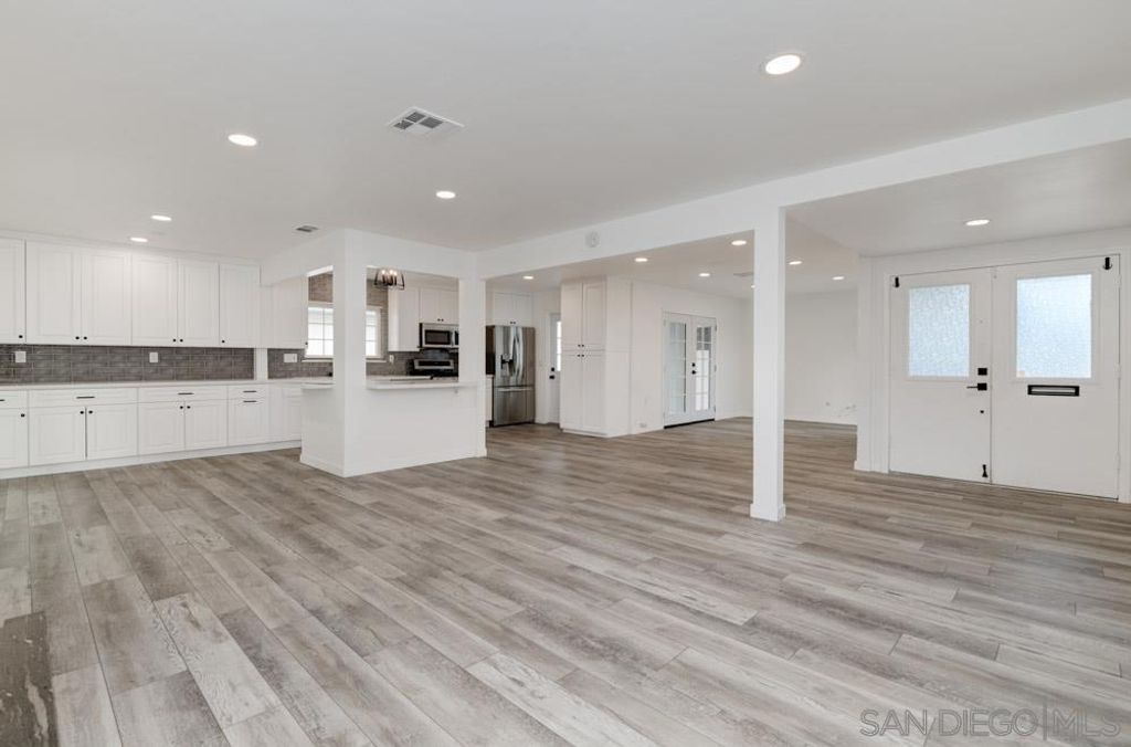 Image 4 of property listing at 12415 Horado Road, San Diego, CA 92128