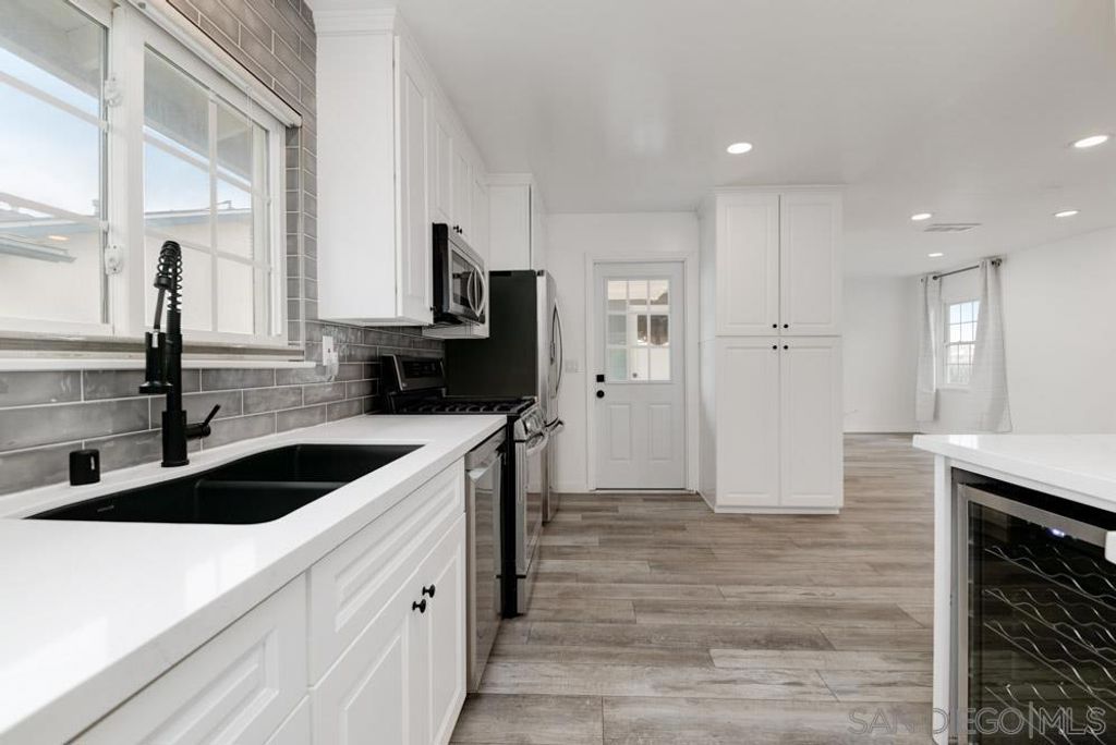 Image 8 of property listing at 12415 Horado Road, San Diego, CA 92128