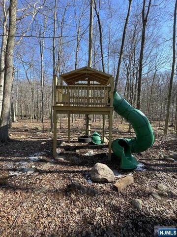 60 Eileen Drive, Mahwah, NJ 07430