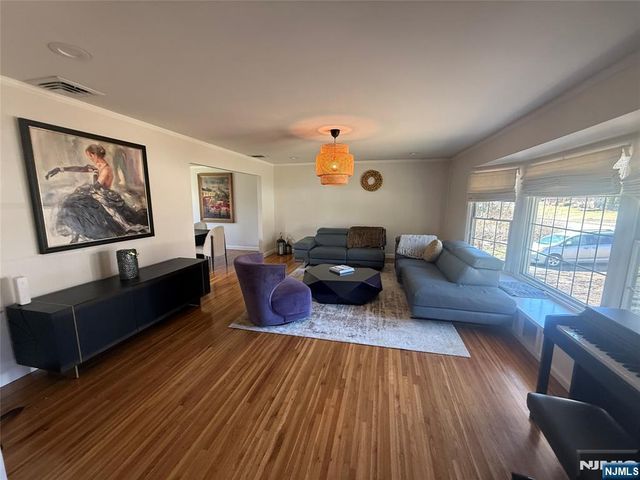 60 Eileen Drive, Mahwah, NJ 07430