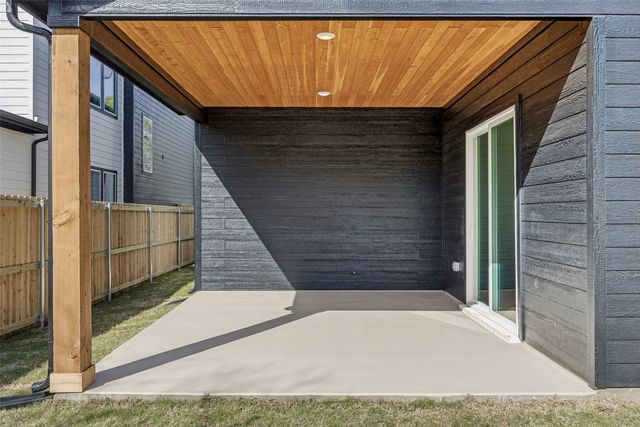 3910 Harlingen, Dallas, TX 75212