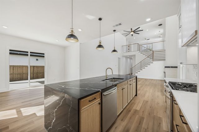 3910 Harlingen, Dallas, TX 75212