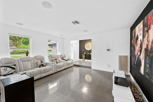 8552 Shadow Wood Boulevard, Coral Springs, FL 33071
