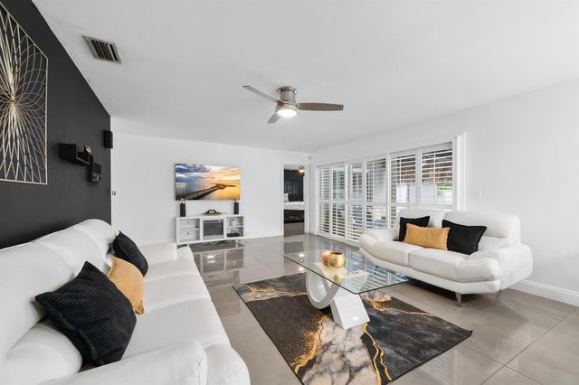 8552 Shadow Wood Boulevard, Coral Springs, FL 33071