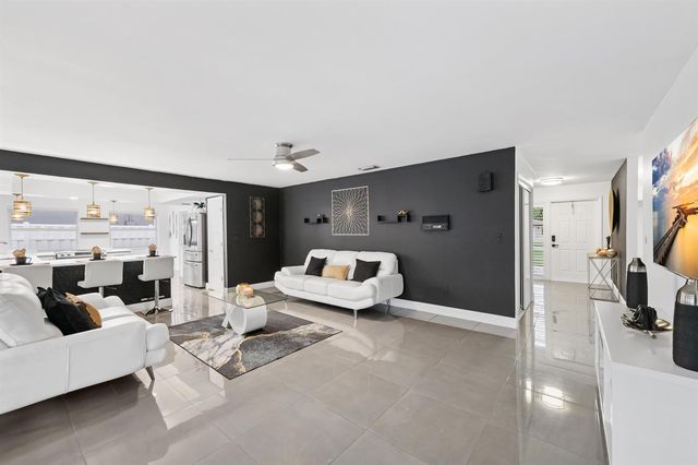8552 Shadow Wood Boulevard, Coral Springs, FL 33071