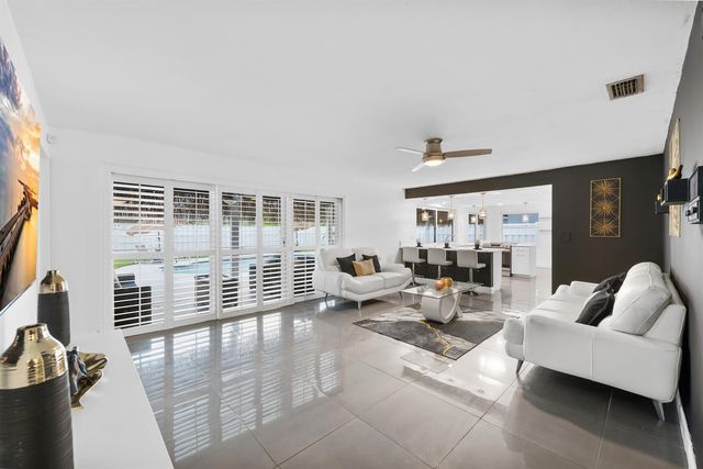 8552 Shadow Wood Boulevard, Coral Springs, FL 33071