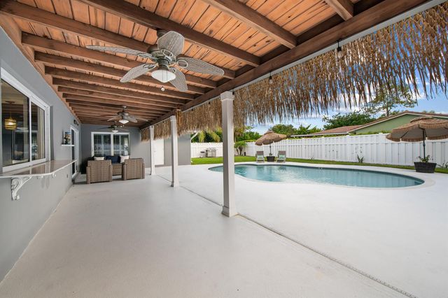 8552 Shadow Wood Boulevard, Coral Springs, FL 33071