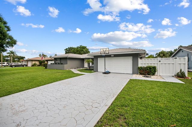 8552 Shadow Wood Boulevard, Coral Springs, FL 33071
