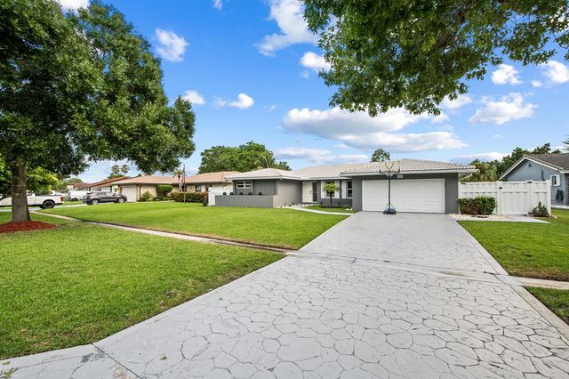 8552 Shadow Wood Boulevard, Coral Springs, FL 33071