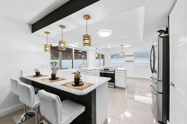 8552 Shadow Wood Boulevard, Coral Springs, FL 33071
