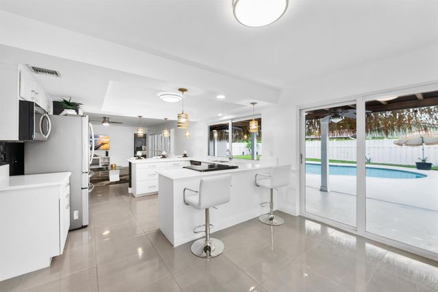 8552 Shadow Wood Boulevard, Coral Springs, FL 33071