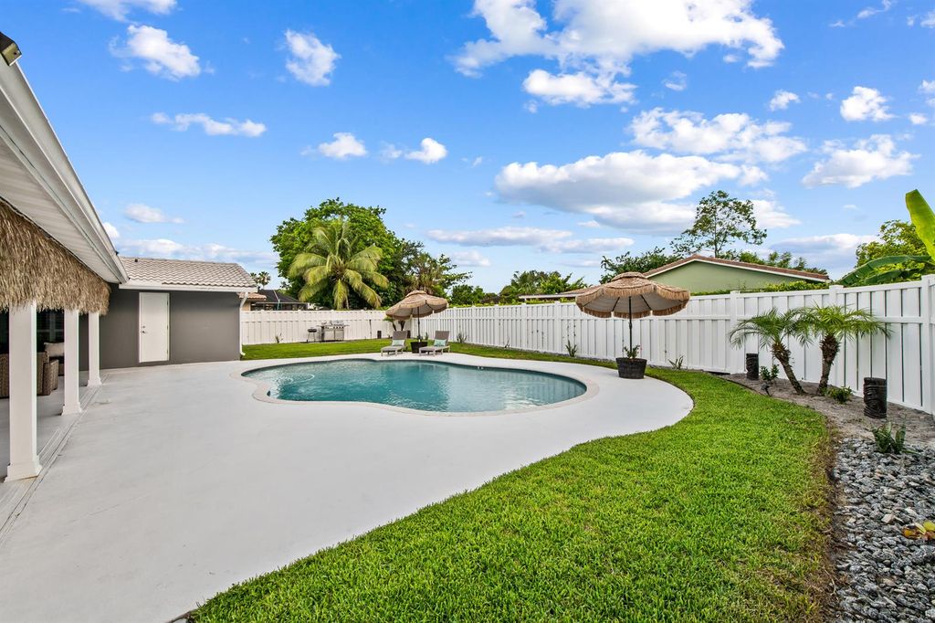 8552 Shadow Wood Boulevard, Coral Springs, FL 33071