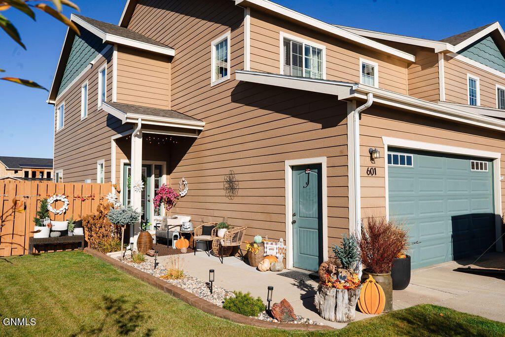 601 45th Street E, Williston, ND 58801 photo 2
