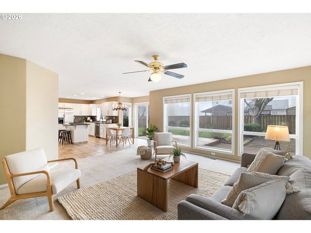 1410 INDEPENDENCE Ave, Woodburn, OR 97071