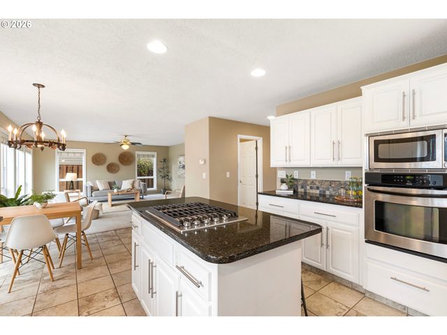 1410 INDEPENDENCE Ave, Woodburn, OR 97071