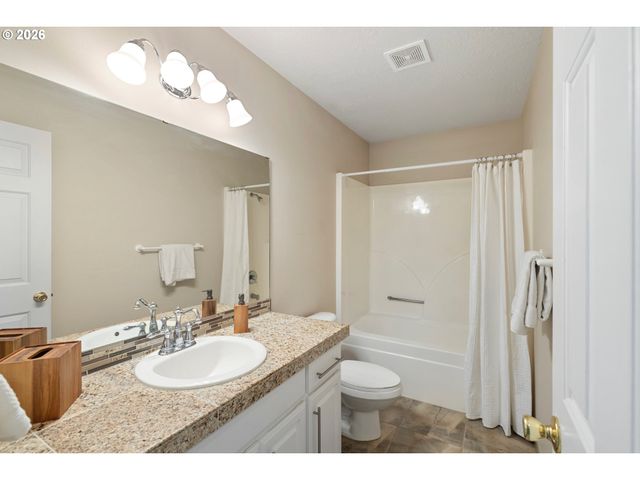 1410 INDEPENDENCE Ave, Woodburn, OR 97071