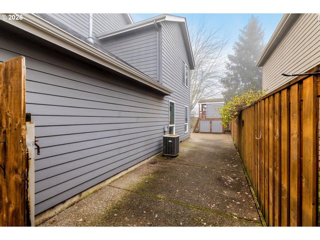 1410 INDEPENDENCE Ave, Woodburn, OR 97071