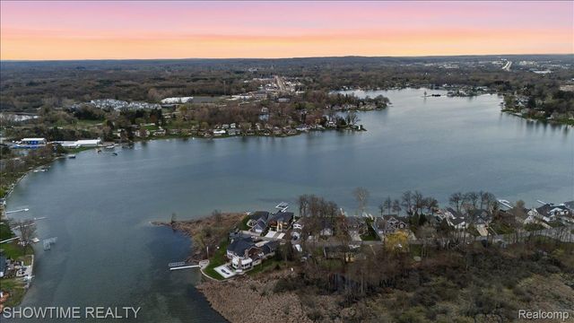 13281 Haddon Street, Fenton Charter Township, MI 48430