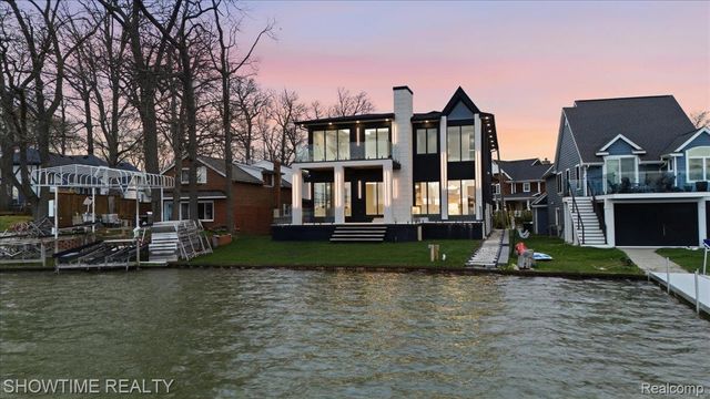 13281 Haddon Street, Fenton Charter Township, MI 48430