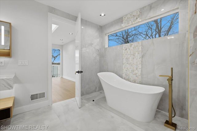 13281 Haddon Street, Fenton Charter Township, MI 48430