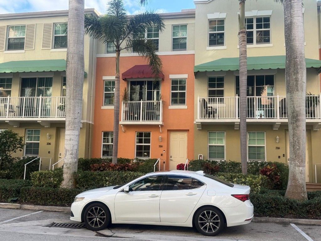 326 Moorings Drive, Lantana, FL 33462