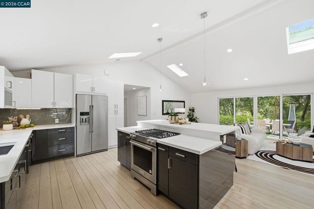 9 Easton Ct, Orinda, CA 94563