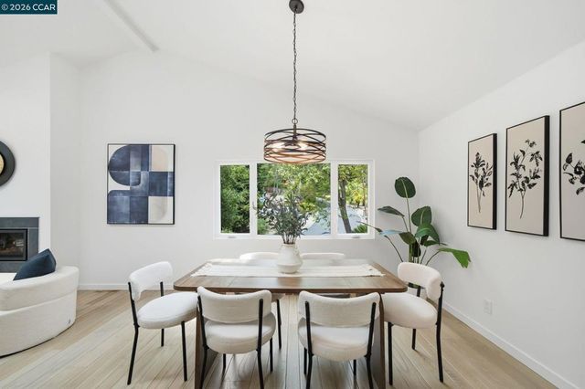 9 Easton Ct, Orinda, CA 94563