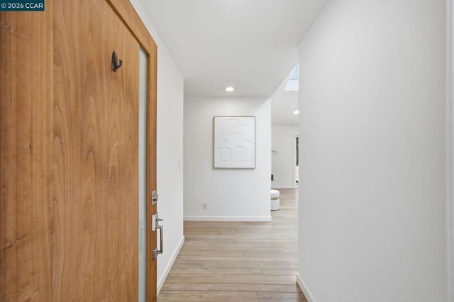 9 Easton Ct, Orinda, CA 94563