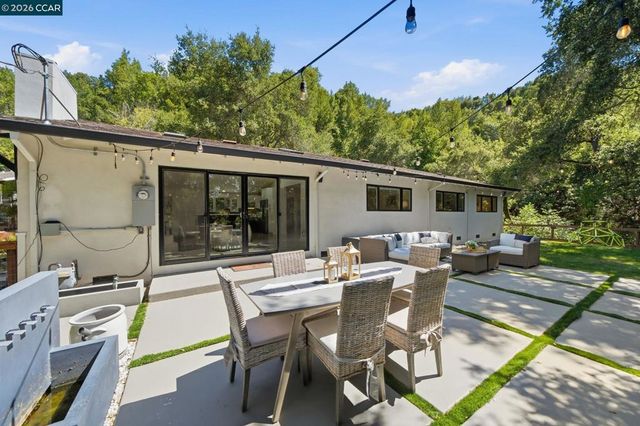 9 Easton Ct, Orinda, CA 94563
