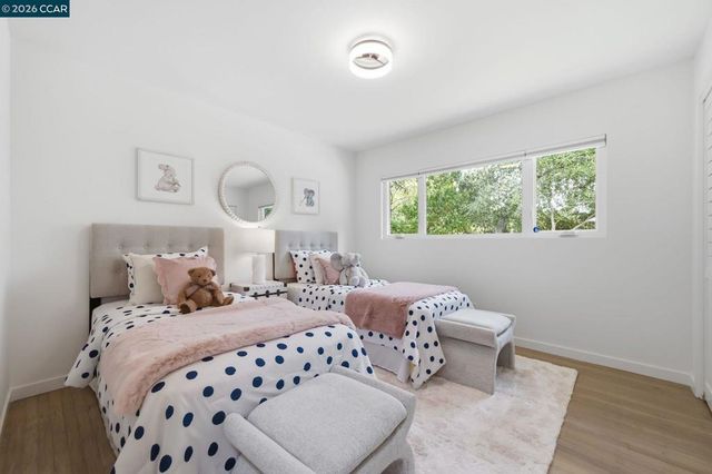 9 Easton Ct, Orinda, CA 94563