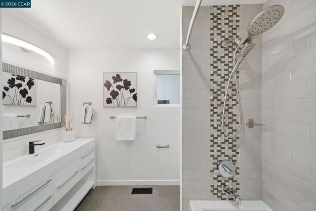 9 Easton Ct, Orinda, CA 94563