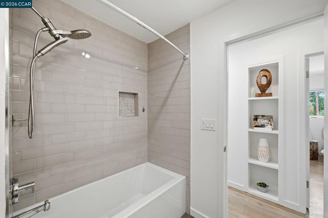 9 Easton Ct, Orinda, CA 94563
