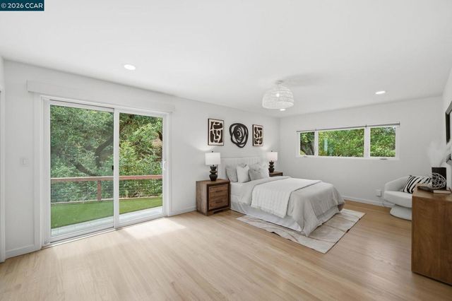 9 Easton Ct, Orinda, CA 94563