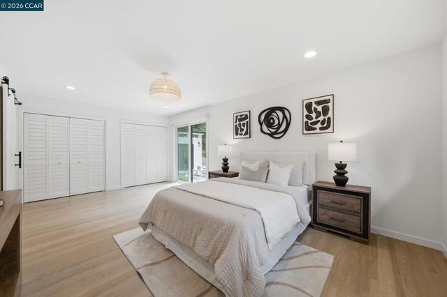 9 Easton Ct, Orinda, CA 94563
