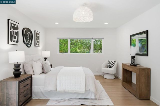 9 Easton Ct, Orinda, CA 94563
