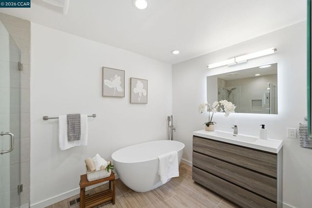 9 Easton Ct, Orinda, CA 94563