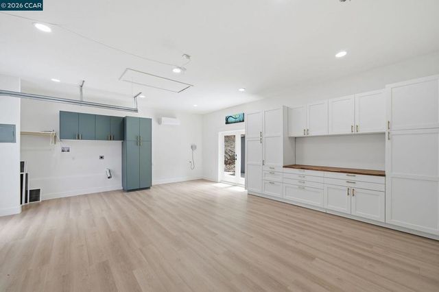 9 Easton Ct, Orinda, CA 94563