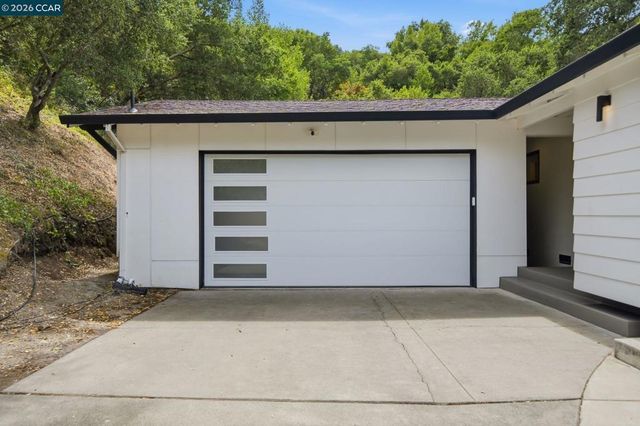 9 Easton Ct, Orinda, CA 94563