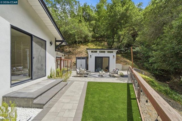9 Easton Ct, Orinda, CA 94563