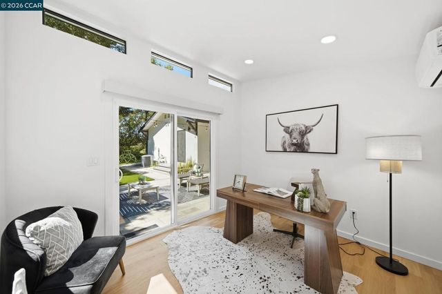 9 Easton Ct, Orinda, CA 94563