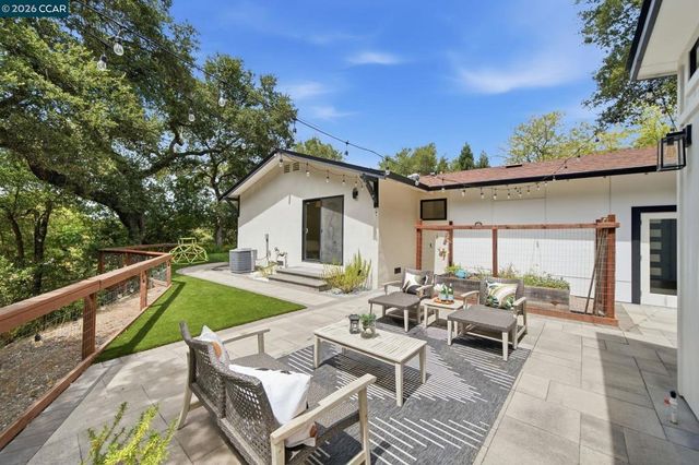 9 Easton Ct, Orinda, CA 94563